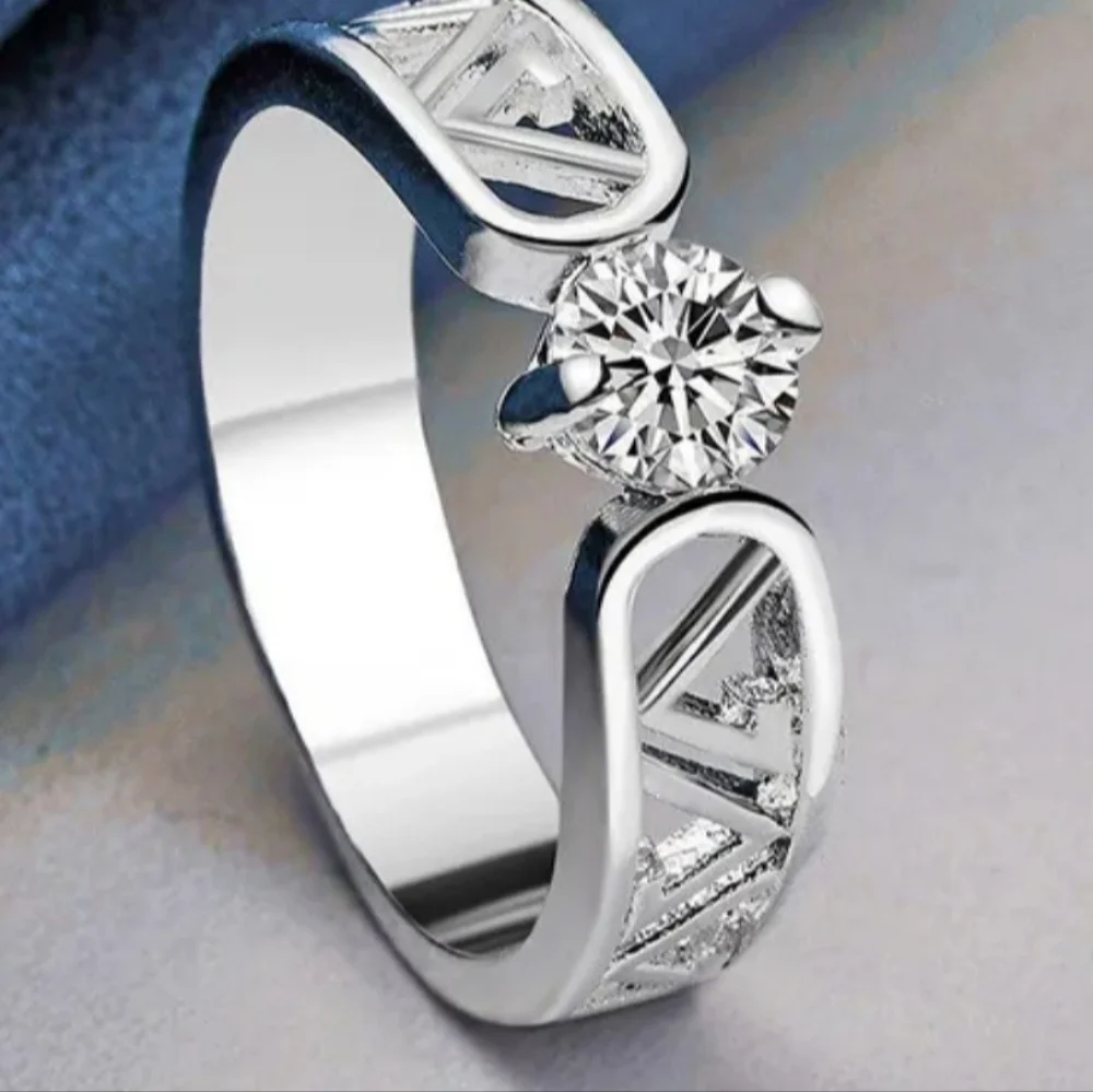 Stunning 925 Silver Unisex Ring Sz 9